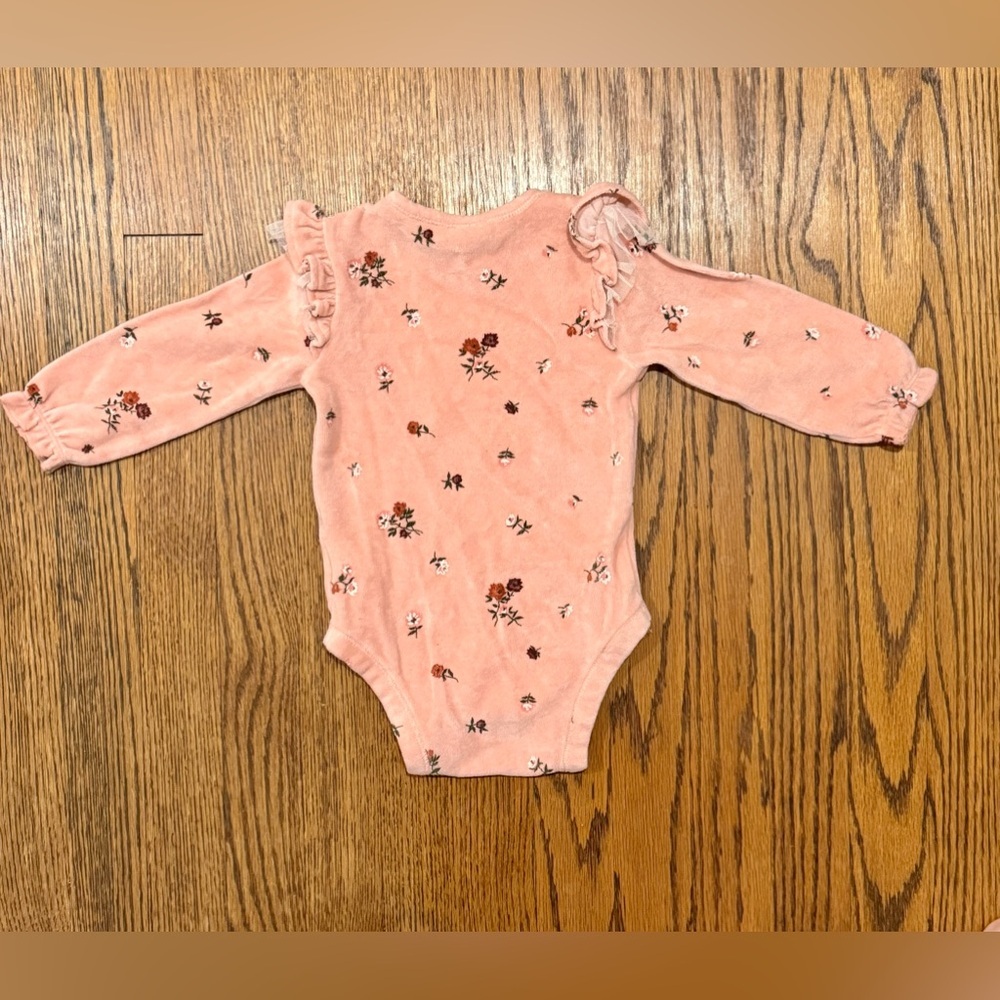 Textured Floral Onesie (12m) - Picture 4 of 5